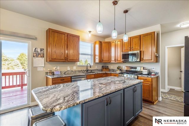 2201 S River Rock Dr Drive, Papillion, NE 68046