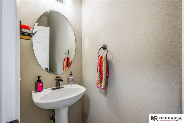 2201 S River Rock Dr Drive, Papillion, NE 68046