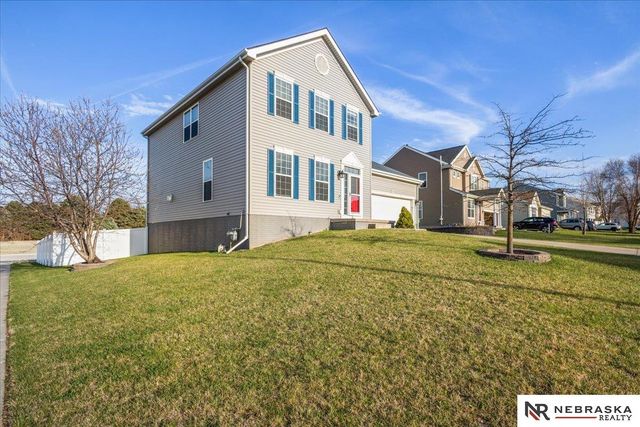 2201 S River Rock Dr Drive, Papillion, NE 68046