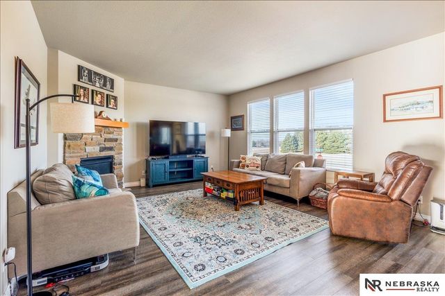 2201 S River Rock Dr Drive, Papillion, NE 68046