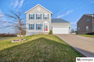 2201 S River Rock Dr Drive, Papillion, NE 68046
