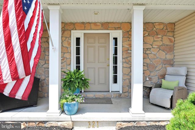 321 CATHERINE CT, Lebanon, PA 17042
