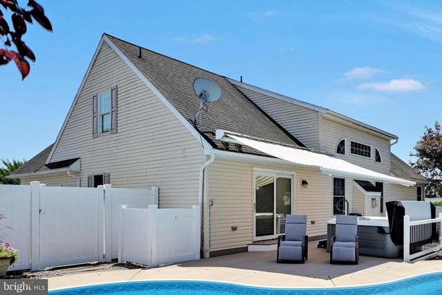 321 CATHERINE CT, Lebanon, PA 17042
