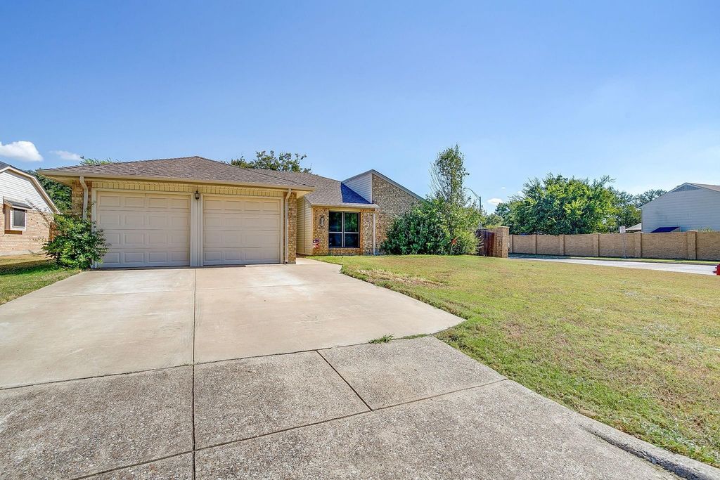 4429 Amherst Lane, Grand Prairie, TX 75052