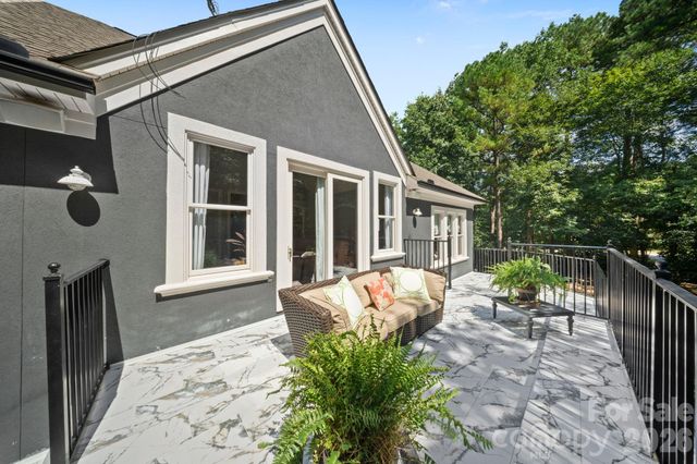 8915 Warwicke Lane, Sherrills Ford, NC 28673