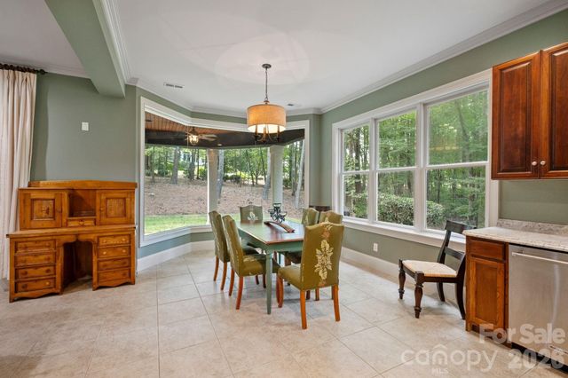 8915 Warwicke Lane, Sherrills Ford, NC 28673