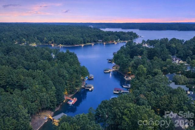 8915 Warwicke Lane, Sherrills Ford, NC 28673