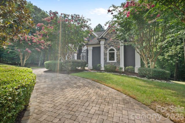 8915 Warwicke Lane, Sherrills Ford, NC 28673