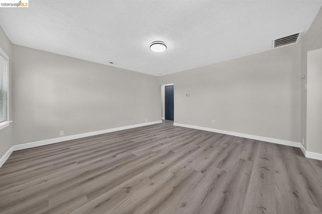 3240 Logan St, Oakland, CA 94601