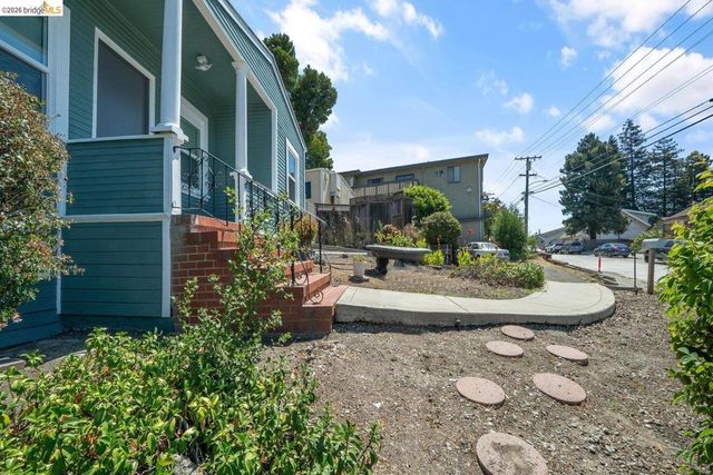 3240 Logan St, Oakland, CA 94601