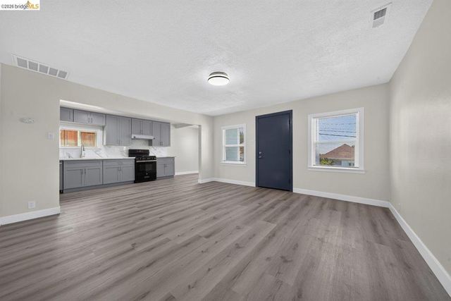 3240 Logan St, Oakland, CA 94601