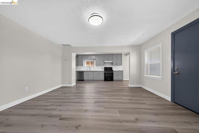 3240 Logan St, Oakland, CA 94601