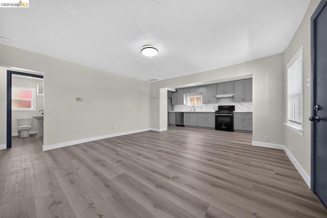 3240 Logan St, Oakland, CA 94601