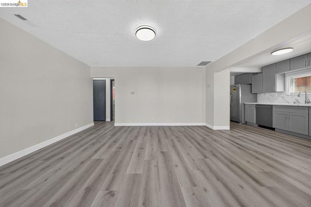 3240 Logan St, Oakland, CA 94601
