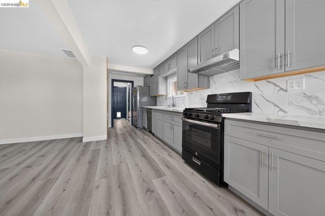 3240 Logan St, Oakland, CA 94601
