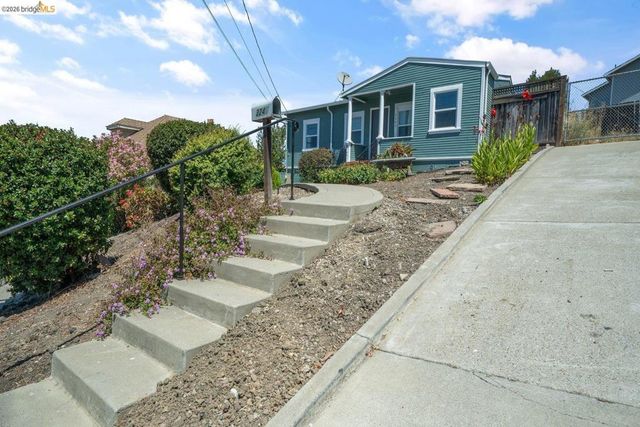 3240 Logan St, Oakland, CA 94601