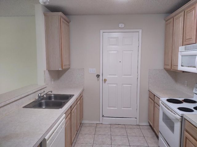 3101 Cape Cod Court, Arlington, TX 76017
