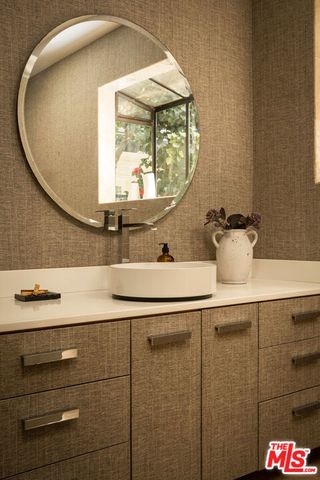 2533 Benedict Canyon Drive, Beverly Hills, CA 90210
