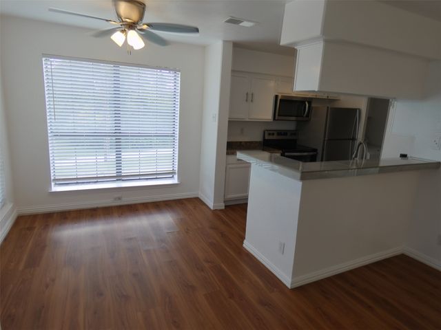 5805 Lake Hubbard Parkway 202, Garland, TX 75043