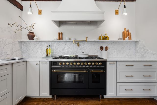 92 Old River Place, Dedham, MA 02026