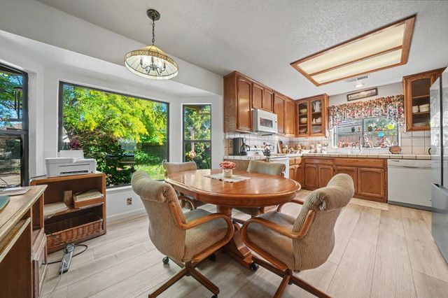 20100 Apple Dr, Lockeford, CA 95237