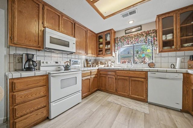 20100 Apple Dr, Lockeford, CA 95237