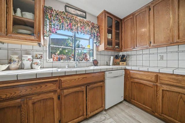 20100 Apple Dr, Lockeford, CA 95237