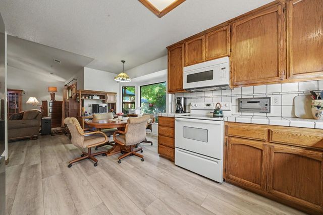 20100 Apple Dr, Lockeford, CA 95237