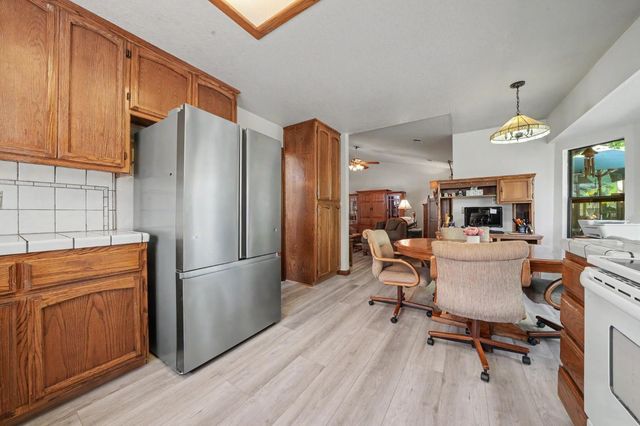 20100 Apple Dr, Lockeford, CA 95237