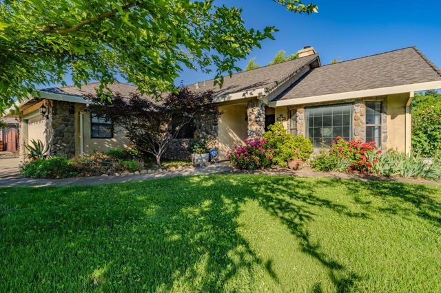 20100 Apple Dr, Lockeford, CA 95237