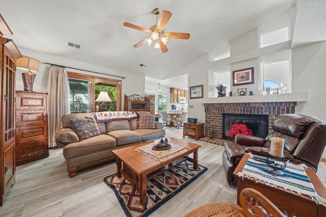 20100 Apple Dr, Lockeford, CA 95237