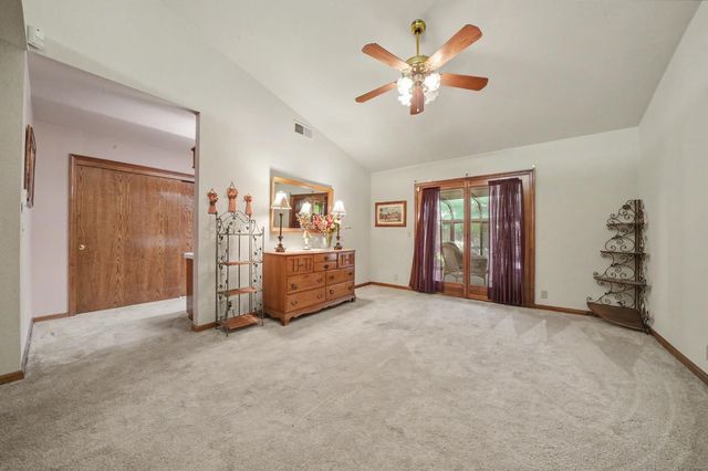 20100 Apple Dr, Lockeford, CA 95237
