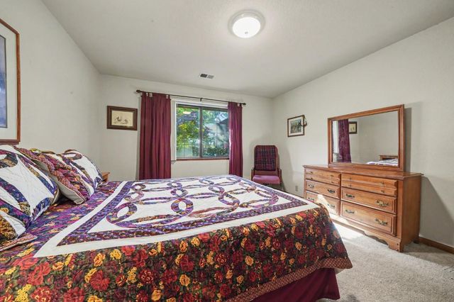 20100 Apple Dr, Lockeford, CA 95237