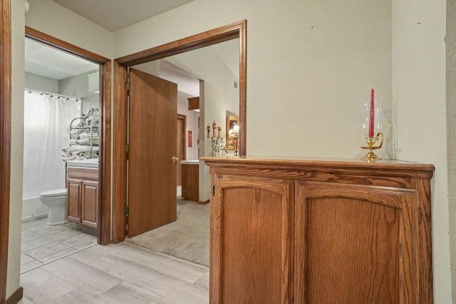 20100 Apple Dr, Lockeford, CA 95237