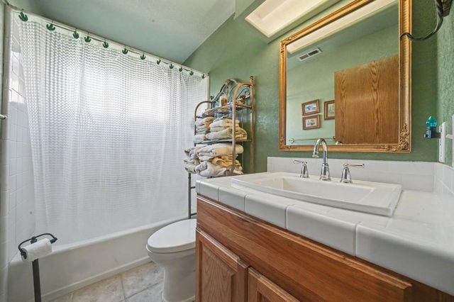 20100 Apple Dr, Lockeford, CA 95237