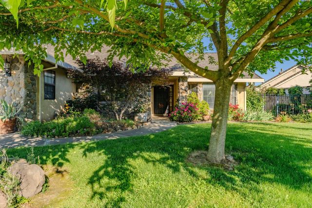 20100 Apple Dr, Lockeford, CA 95237