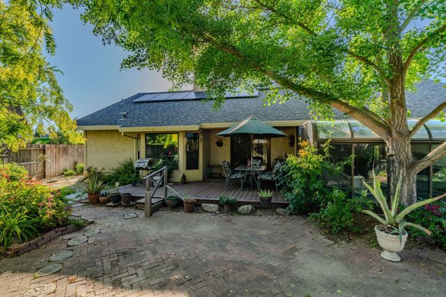 20100 Apple Dr, Lockeford, CA 95237
