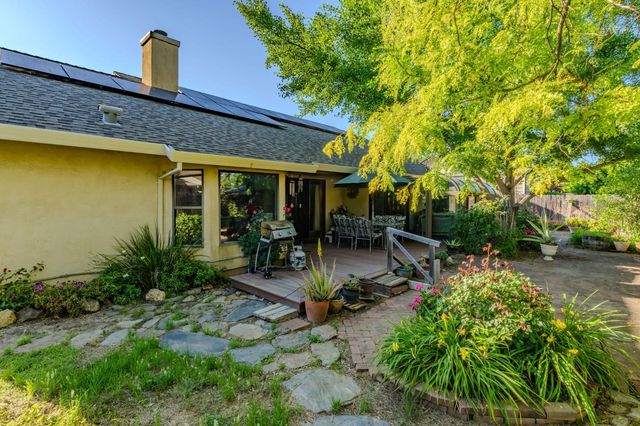 20100 Apple Dr, Lockeford, CA 95237
