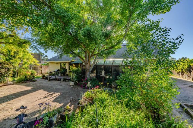 20100 Apple Dr, Lockeford, CA 95237