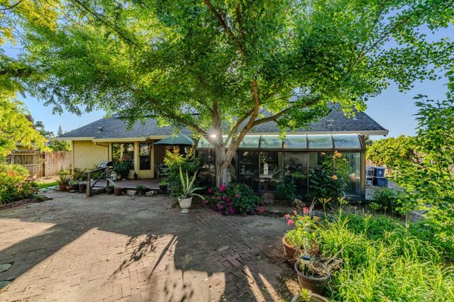 20100 Apple Dr, Lockeford, CA 95237