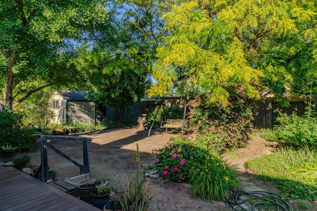 20100 Apple Dr, Lockeford, CA 95237