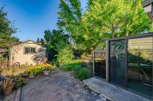 20100 Apple Dr, Lockeford, CA 95237