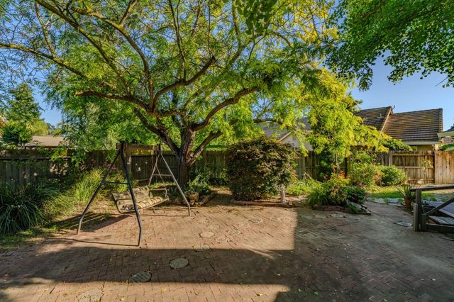 20100 Apple Dr, Lockeford, CA 95237