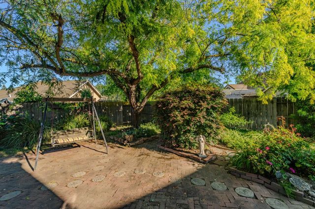 20100 Apple Dr, Lockeford, CA 95237