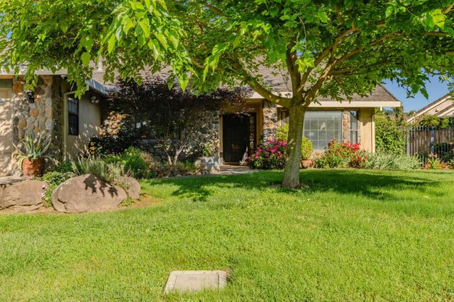 20100 Apple Dr, Lockeford, CA 95237
