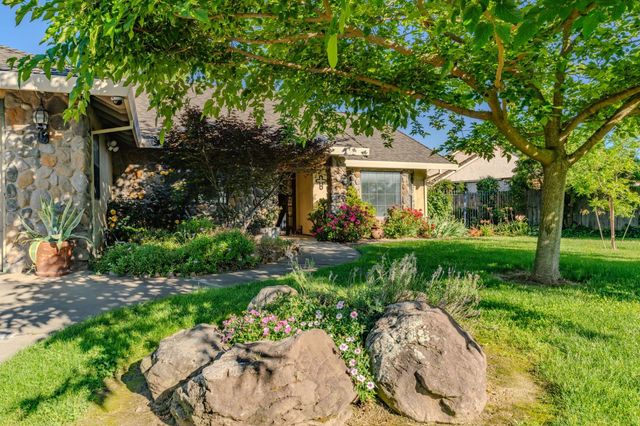 20100 Apple Dr, Lockeford, CA 95237
