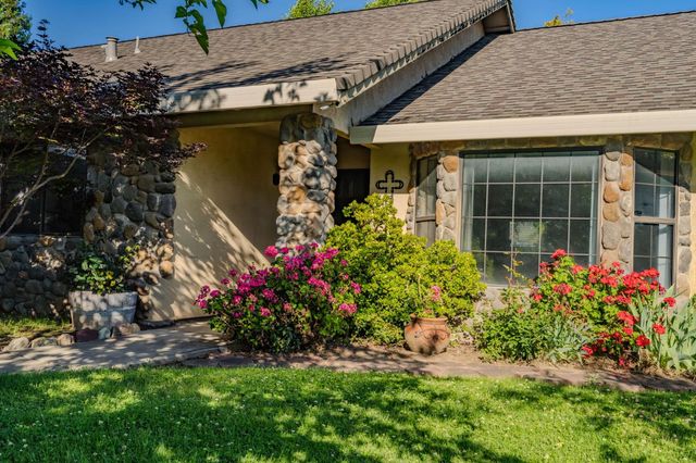 20100 Apple Dr, Lockeford, CA 95237