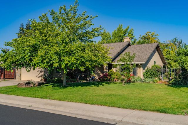 20100 Apple Dr, Lockeford, CA 95237
