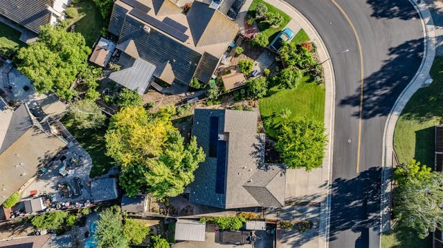 20100 Apple Dr, Lockeford, CA 95237