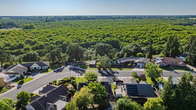 20100 Apple Dr, Lockeford, CA 95237